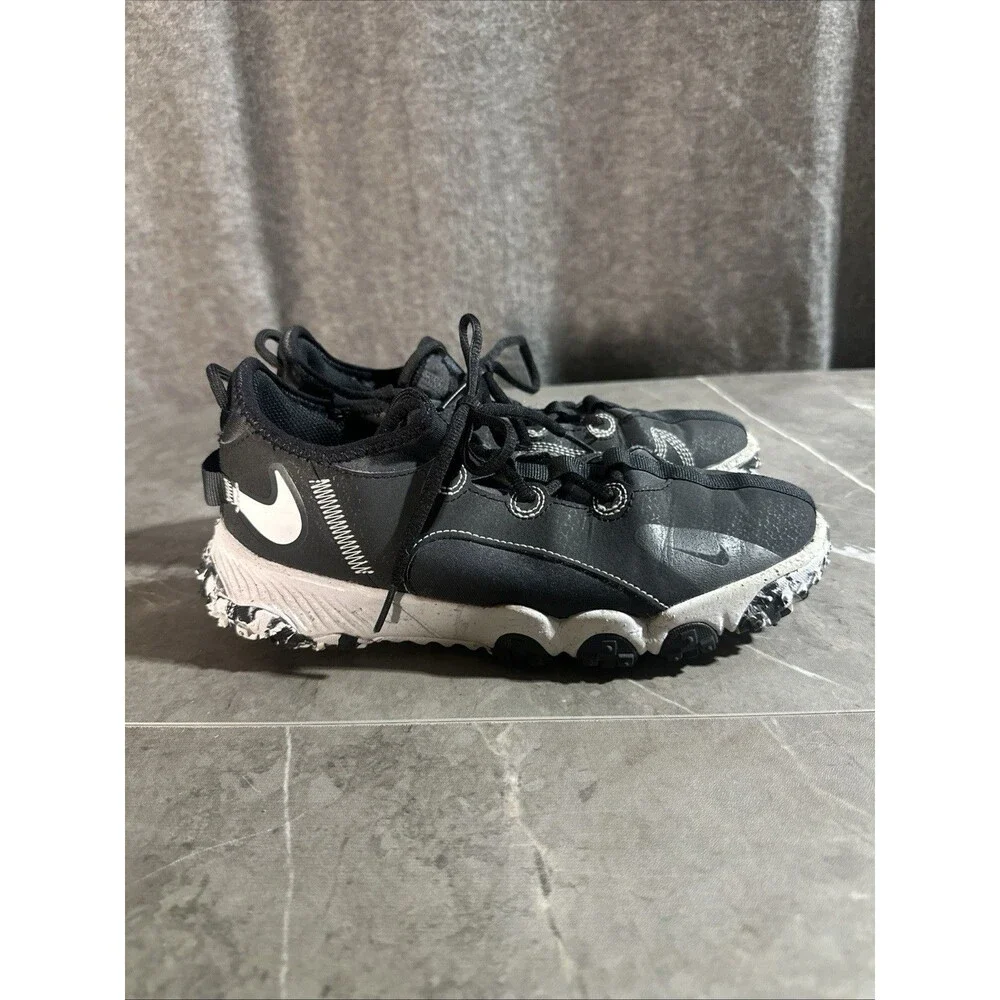 Nike Future Field Unisex Training Sneakers Size 5Y Shoes Black White B20